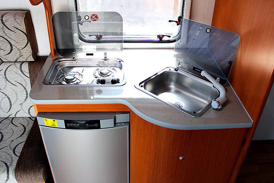 ガラスカバー付き2口コンロ&シンク