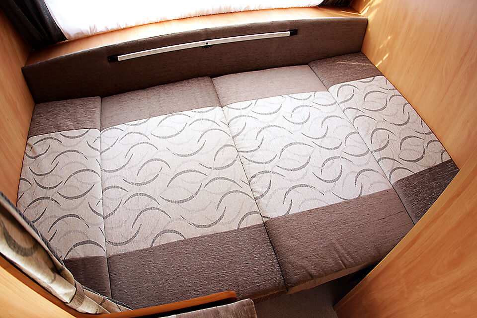 フロントダイネット(ベッド展開可能)