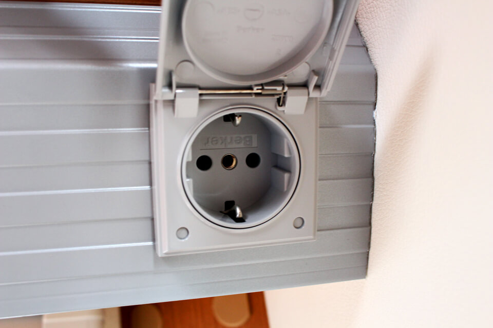 100V取り出しコンセント