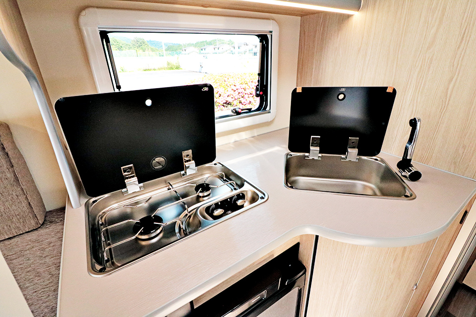 ガラスカバー付きコンロ&シンク