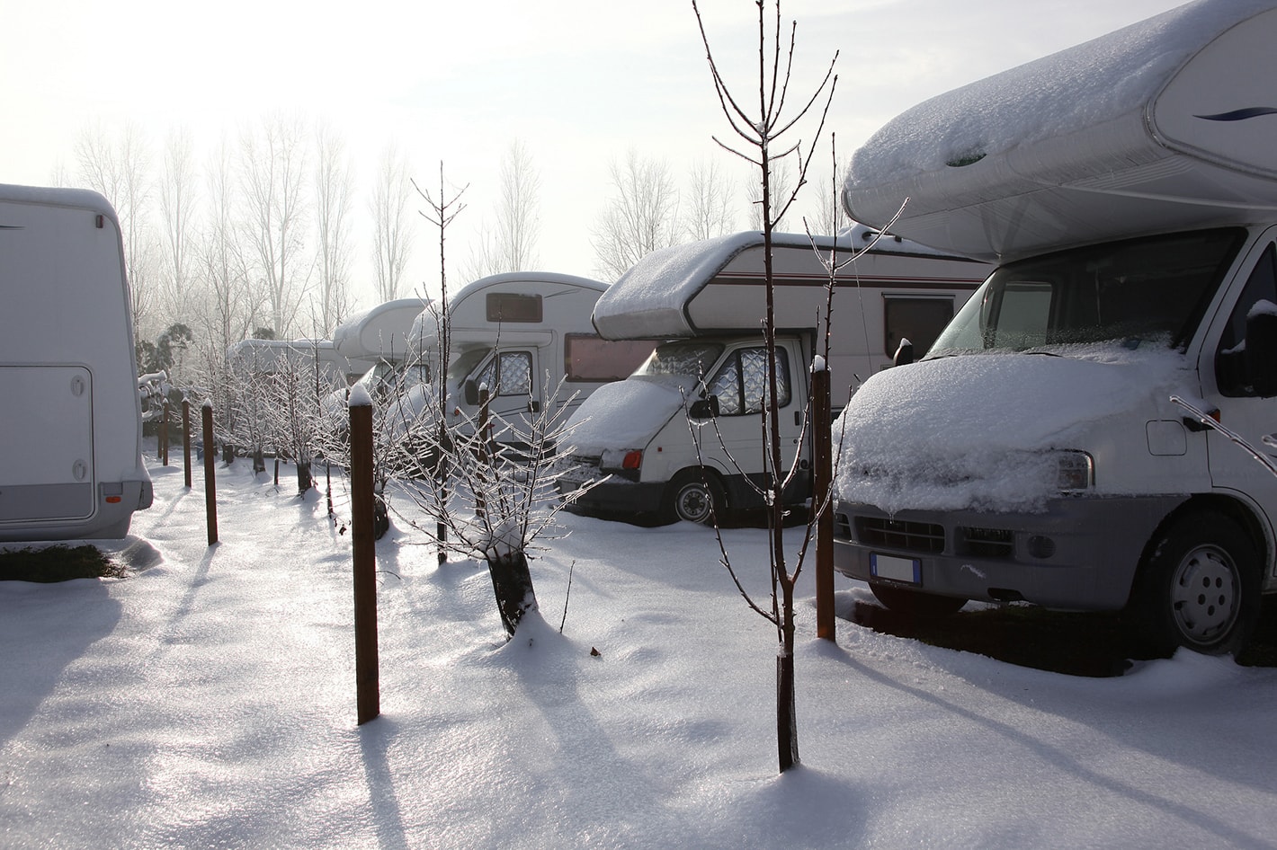 キャンピングカーでも雪道は走行できる 必要な装備や対策をご紹介 キャンピングカーコラム キャンピングカーのフジ 株式会社フジカーズジャパン