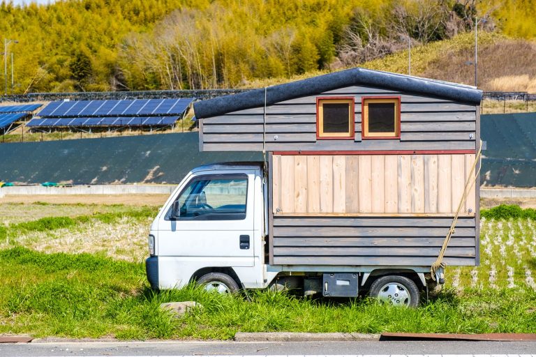 自分だけの家で旅をする!モバイルハウスの魅力や作り方をご紹介 キャンピングカーコラム キャンピングカーのフジ|株式会社フジカーズジャパン 自分だけの家で旅をする!モバイルハウスの魅力や作り方をご紹介 キャンピングカーコラム キャンピングカーのフジ|株式会社フジカーズジャパン