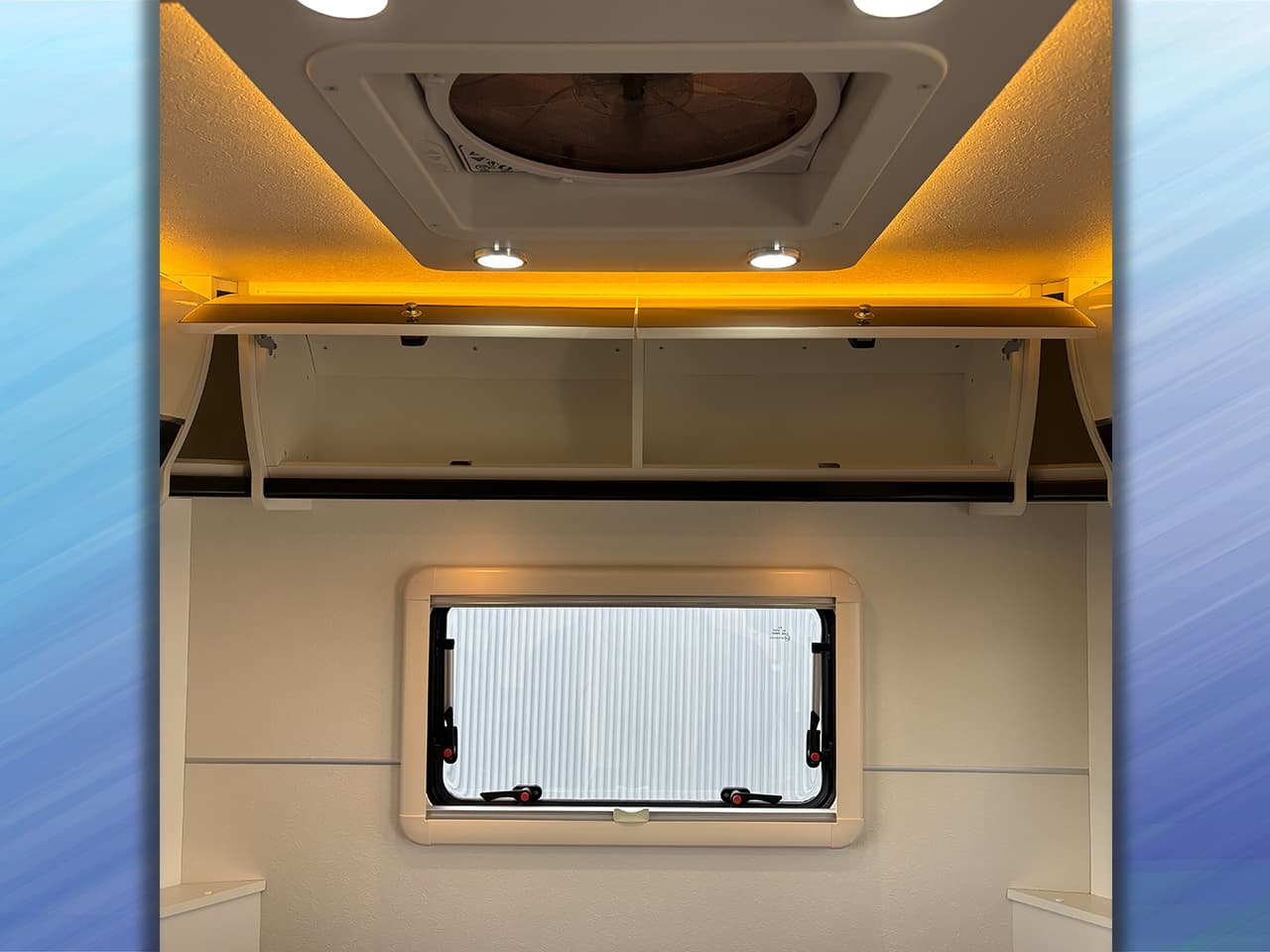 千歳レンタルステーション(北海道)取り扱いレンタルキャンピングカー キャンパーワイド 画像