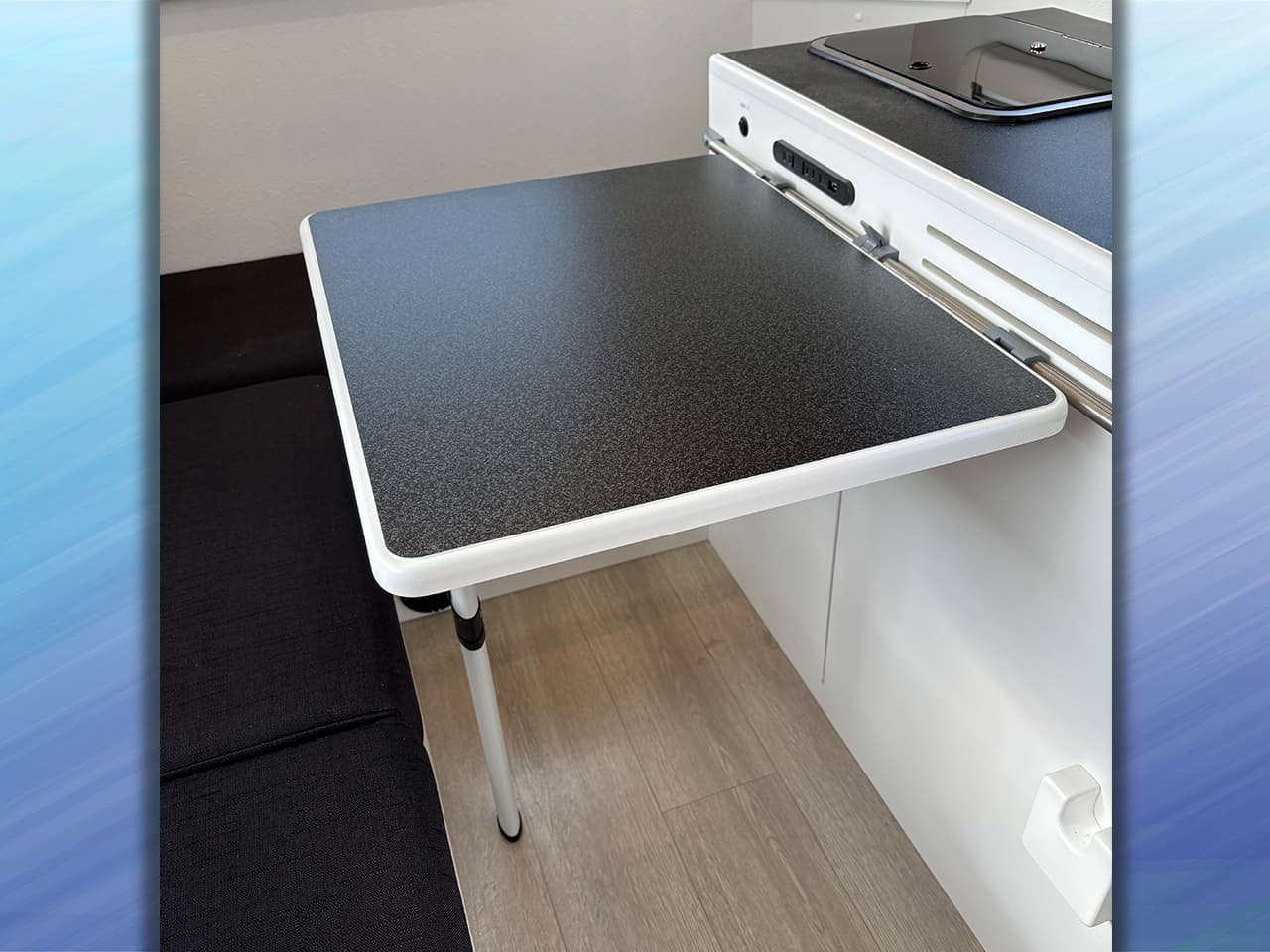 千歳レンタルステーション(北海道)取り扱いレンタルキャンピングカー キャンパーワイド 画像