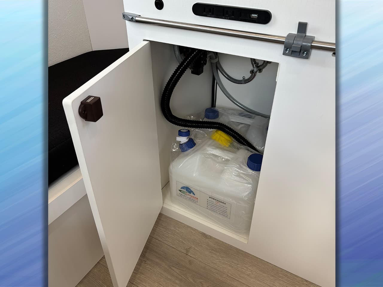 千歳レンタルステーション(北海道)取り扱いレンタルキャンピングカー キャンパーワイド 画像