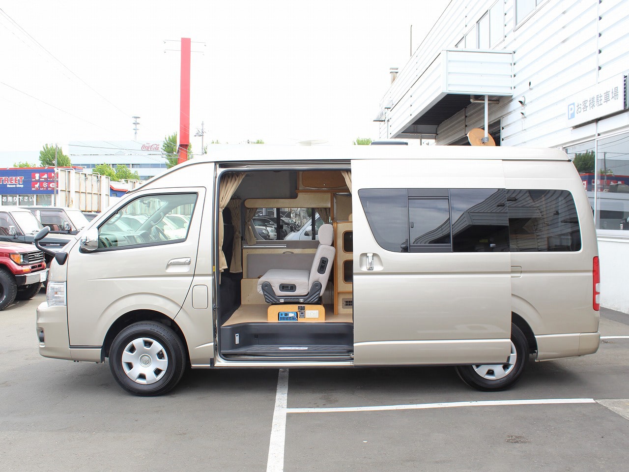 千歳レンタルステーション(北海道)取り扱いレンタルキャンピングカー フォックス Di2 画像