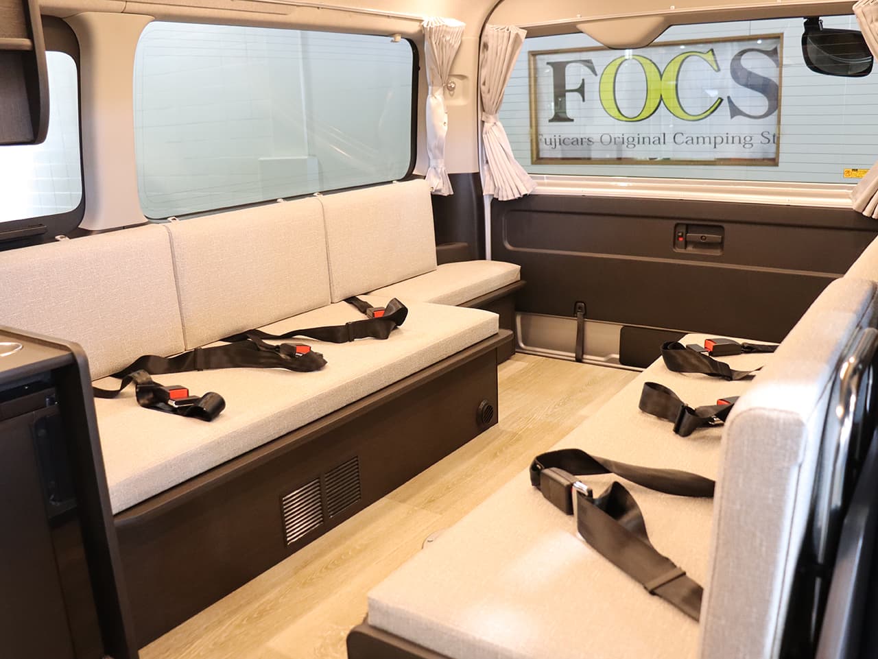 千歳レンタルステーション(北海道)取り扱いレンタルキャンピングカー フォックス FIKA 画像