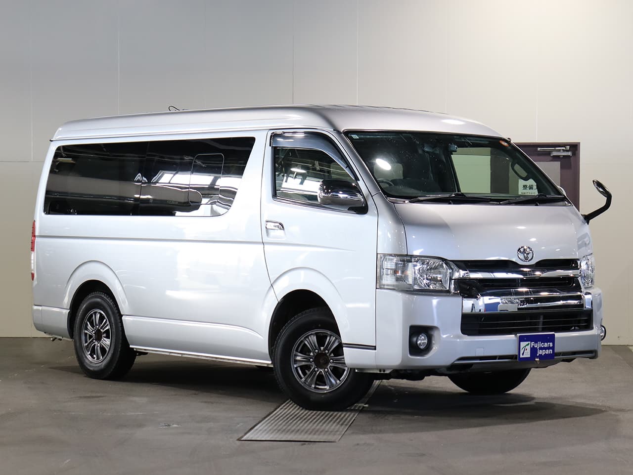 千歳レンタルステーション(北海道)取り扱いレンタルキャンピングカー フォックス FIKA 画像