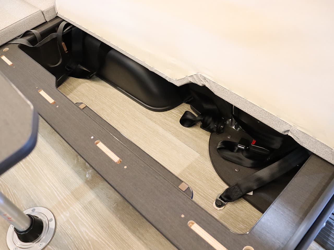 千歳レンタルステーション(北海道)取り扱いレンタルキャンピングカー フォックス FIKA 画像