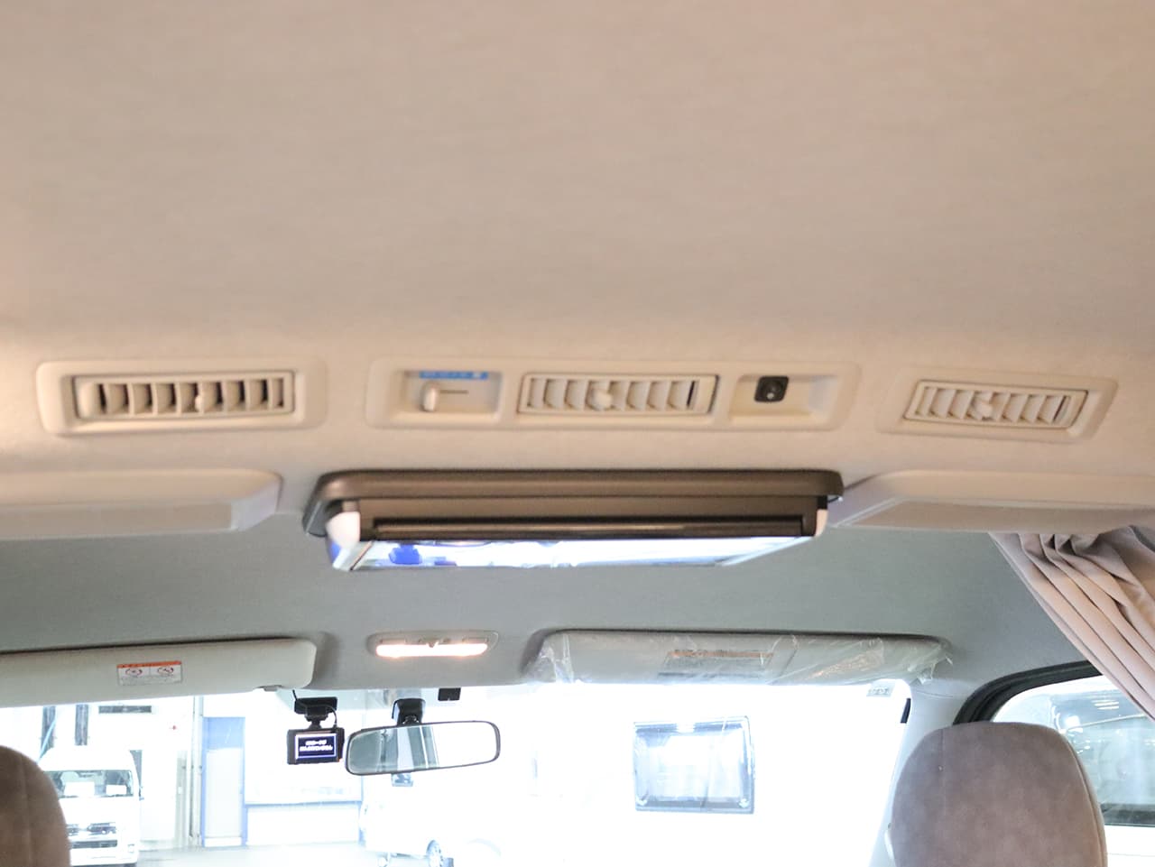 千歳レンタルステーション(北海道)取り扱いレンタルキャンピングカー フォックス FIKA 画像