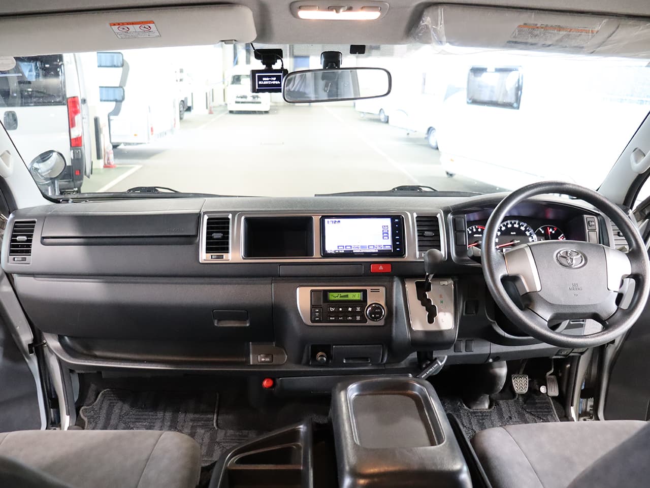 千歳レンタルステーション(北海道)取り扱いレンタルキャンピングカー フォックス FIKA 画像