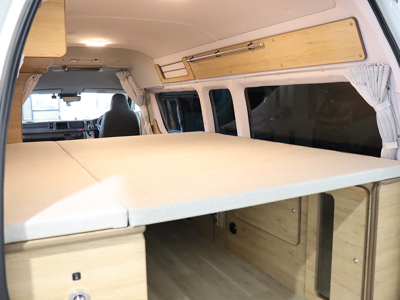 千歳レンタルステーション(北海道)取り扱いレンタルキャンピングカー フォックス Liberta 画像