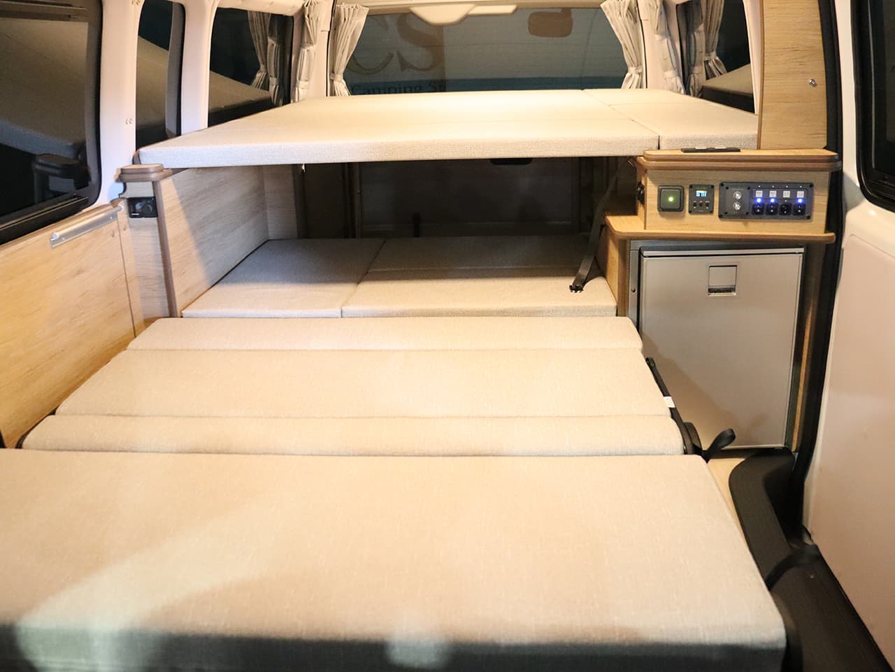 千歳レンタルステーション(北海道)取り扱いレンタルキャンピングカー フォックス Liberta 画像