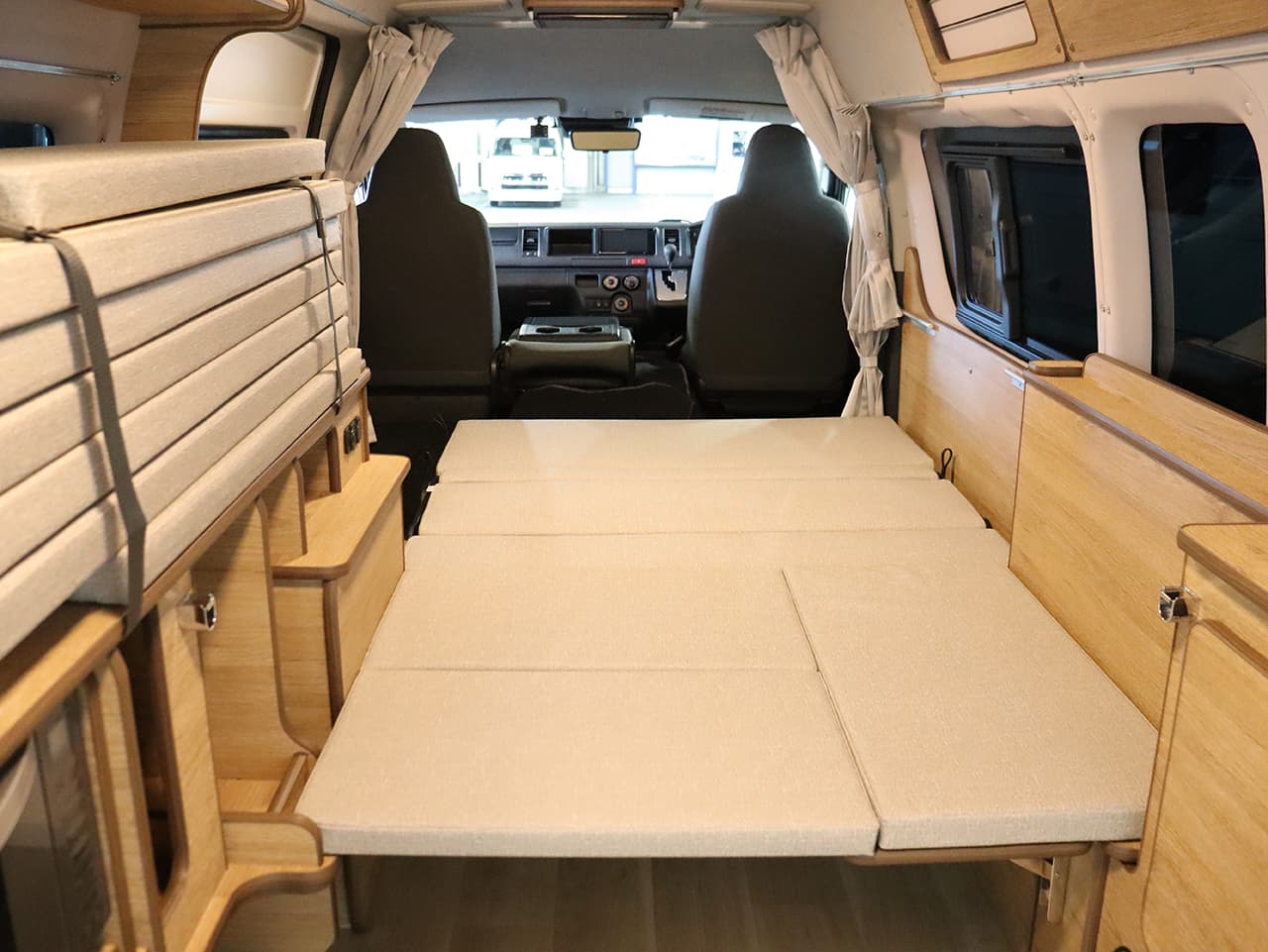 千歳レンタルステーション(北海道)取り扱いレンタルキャンピングカー フォックス Liberta 画像