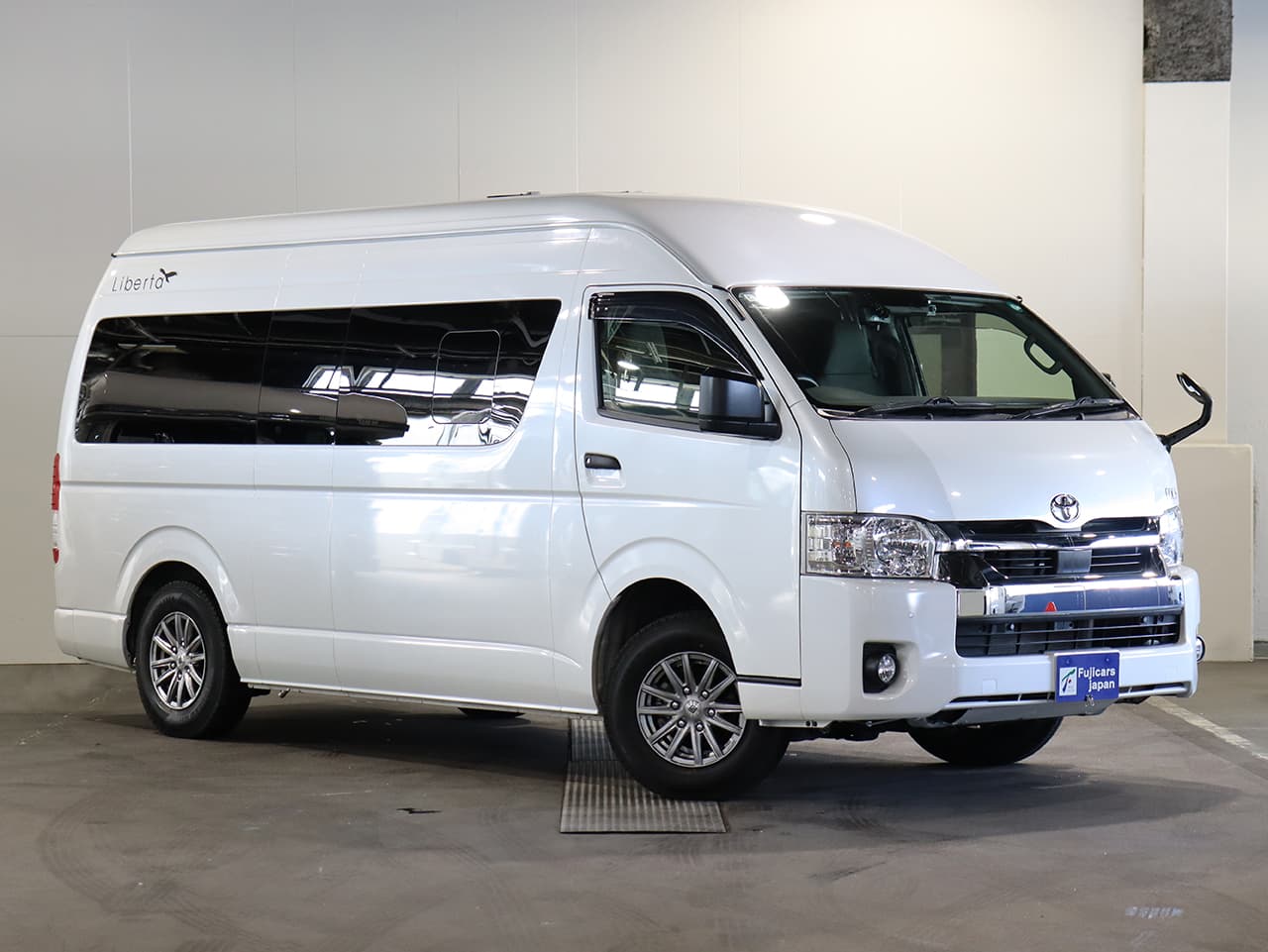 千歳レンタルステーション(北海道)取り扱いレンタルキャンピングカー フォックス Liberta 画像