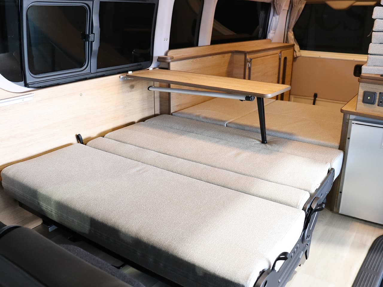 千歳レンタルステーション(北海道)取り扱いレンタルキャンピングカー フォックス Liberta 画像