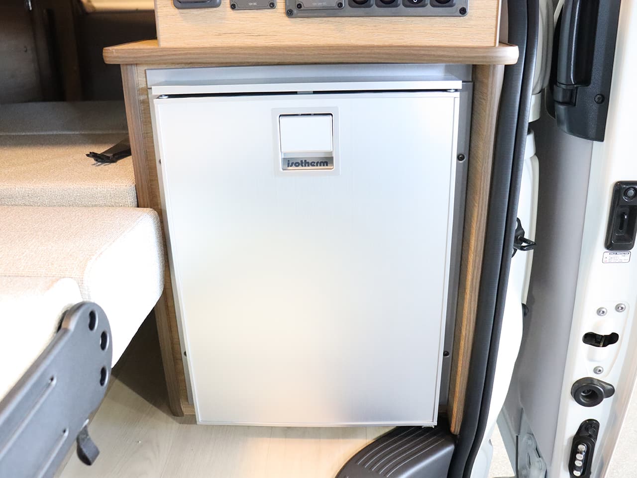 千歳レンタルステーション(北海道)取り扱いレンタルキャンピングカー フォックス Liberta 画像