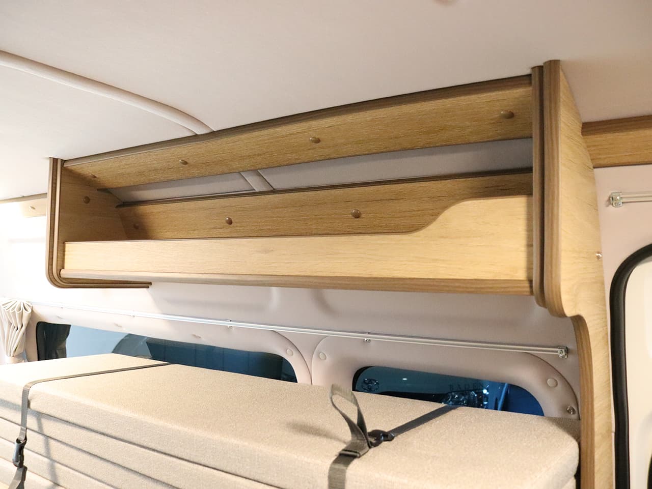 千歳レンタルステーション(北海道)取り扱いレンタルキャンピングカー フォックス Liberta 画像