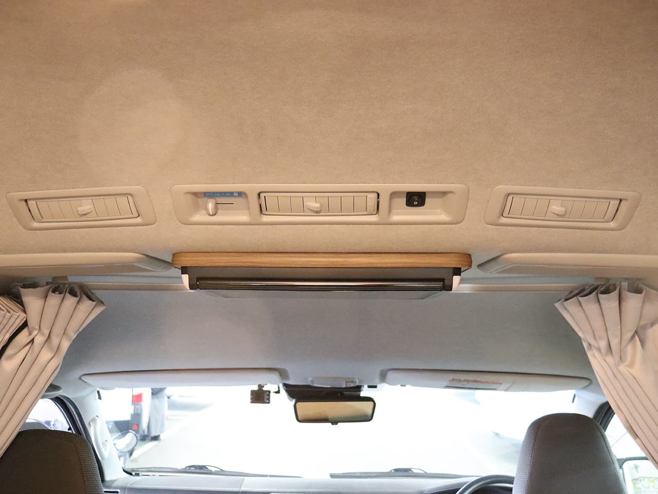 千歳レンタルステーション(北海道)取り扱いレンタルキャンピングカー フォックス Liberta 画像