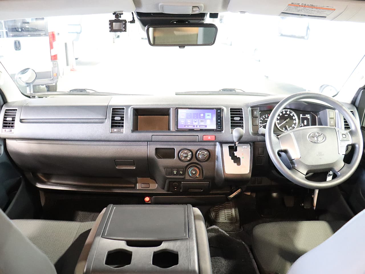 千歳レンタルステーション(北海道)取り扱いレンタルキャンピングカー フォックス Liberta 画像