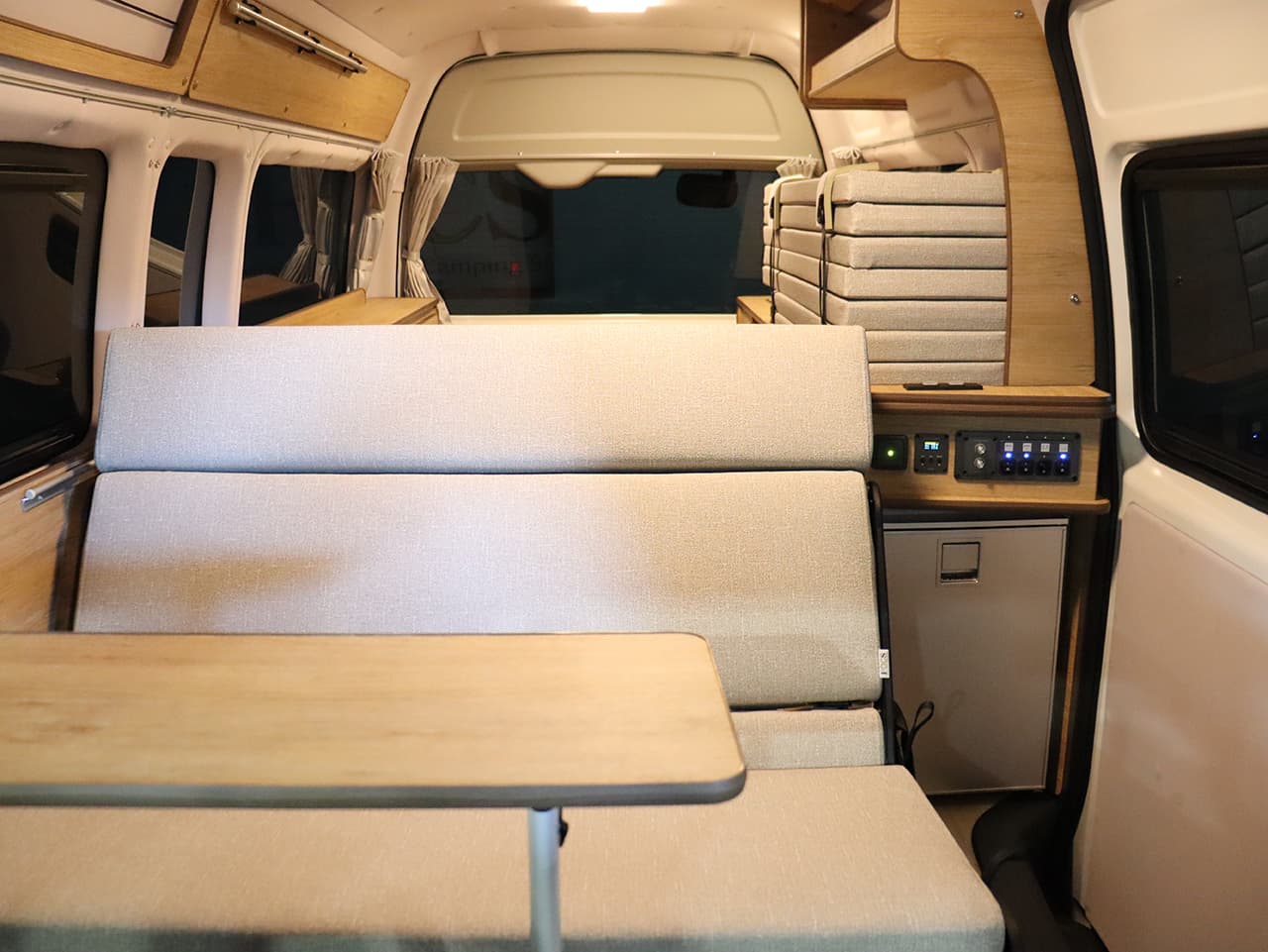 千歳レンタルステーション(北海道)取り扱いレンタルキャンピングカー フォックス Liberta 画像