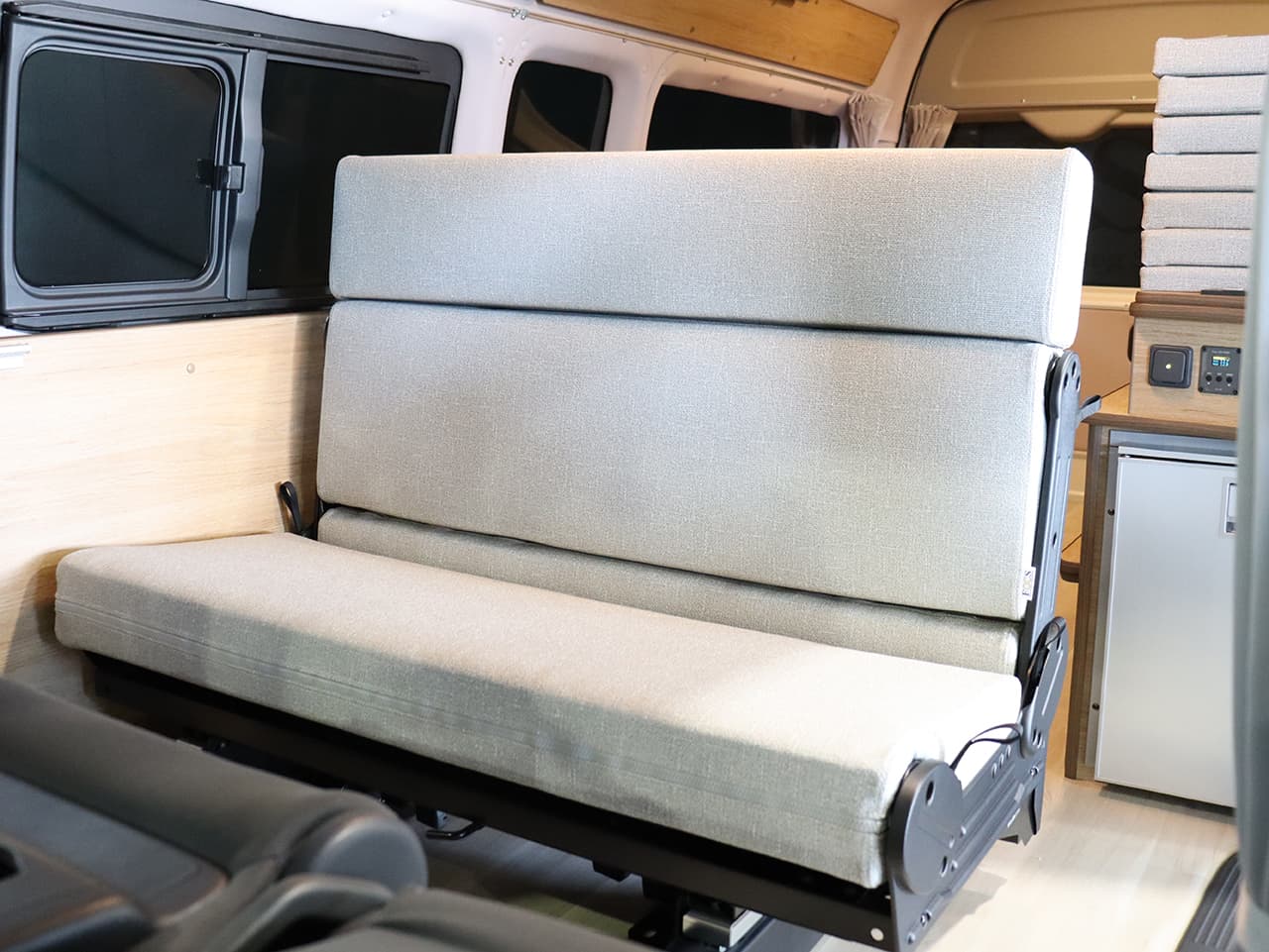 千歳レンタルステーション(北海道)取り扱いレンタルキャンピングカー フォックス Liberta 画像