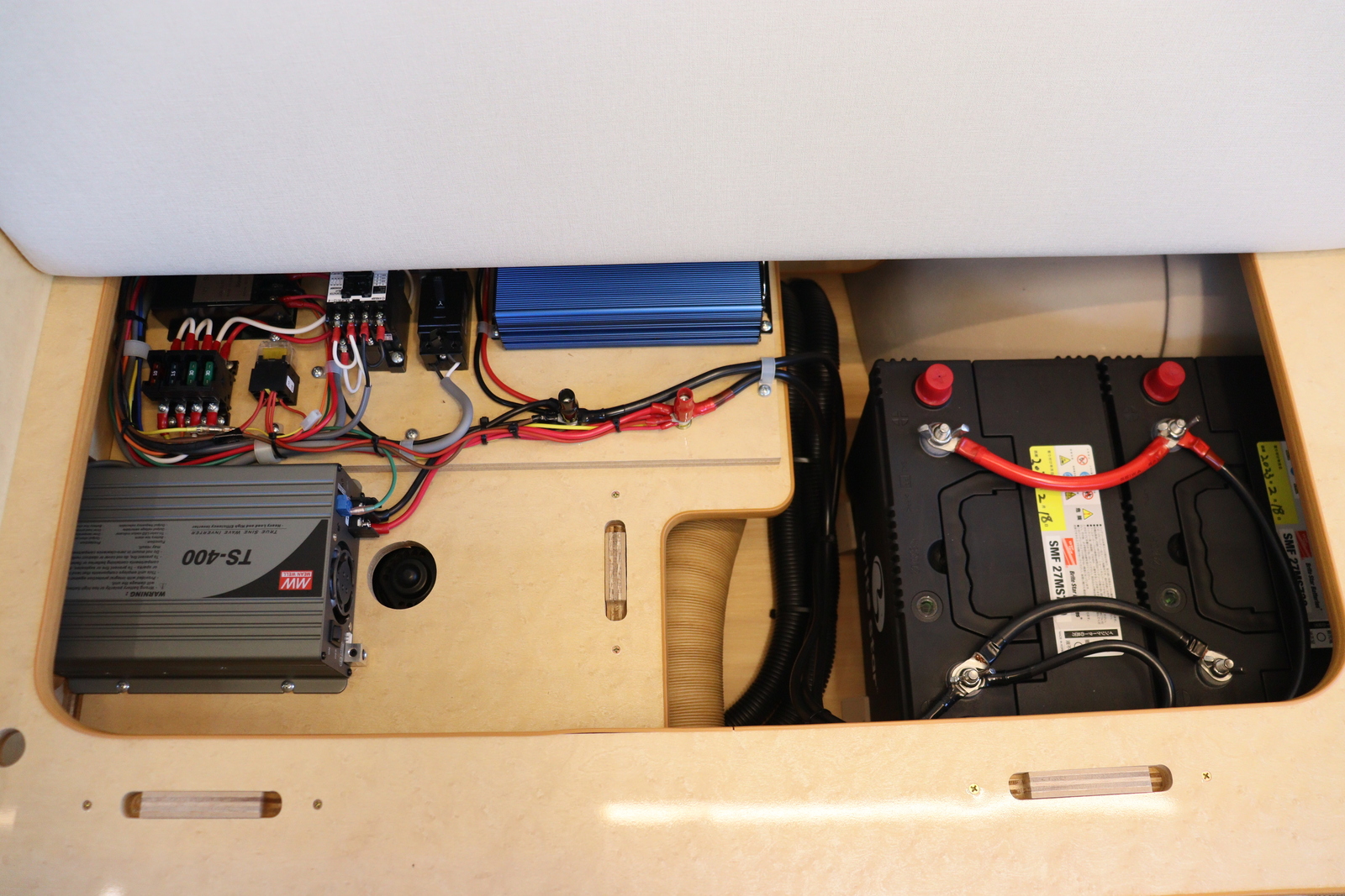 キャンピングカー バンコン ﾊｲｴｰｽ FOCS DSｺﾝﾊﾟｸﾄ