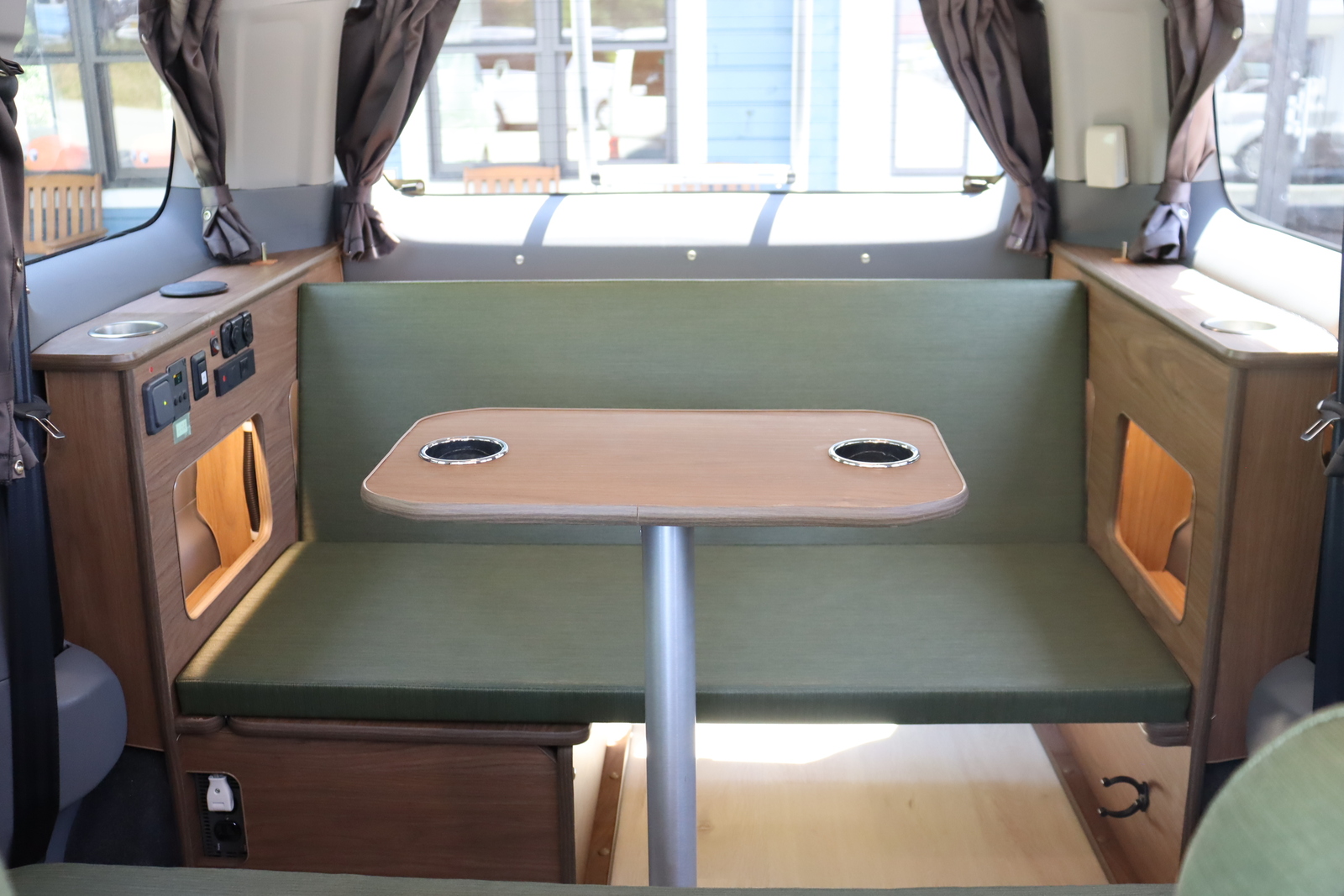 キャンピングカー バンコン NV200ﾊﾞﾈｯﾄ FOCS ﾙｿ