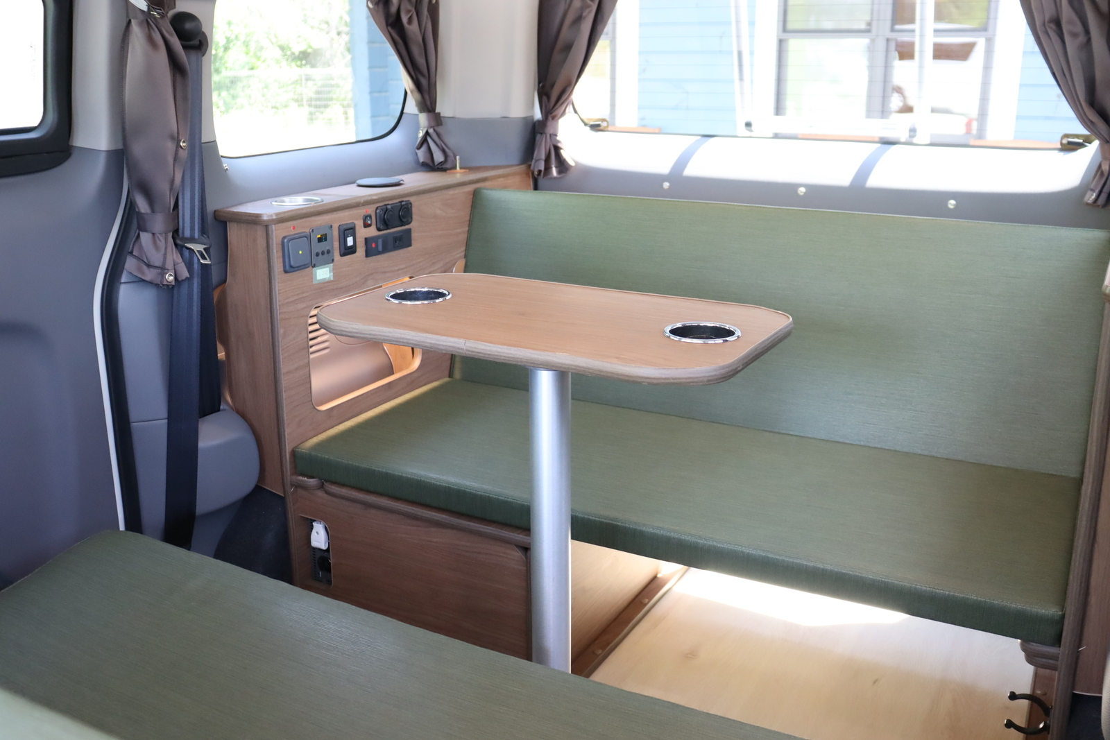 キャンピングカー バンコン NV200ﾊﾞﾈｯﾄ FOCS ﾙｿ