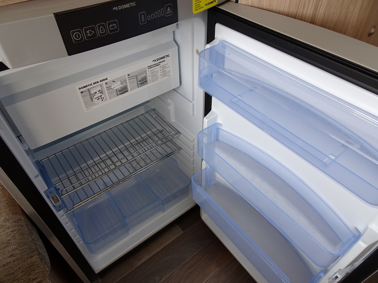 キャンピングカー トレーラー ｴｰｽｷｬﾗﾊﾞﾝ ｴｰｽ330DL ｳｲﾝﾄﾞｳｴｱｺﾝ