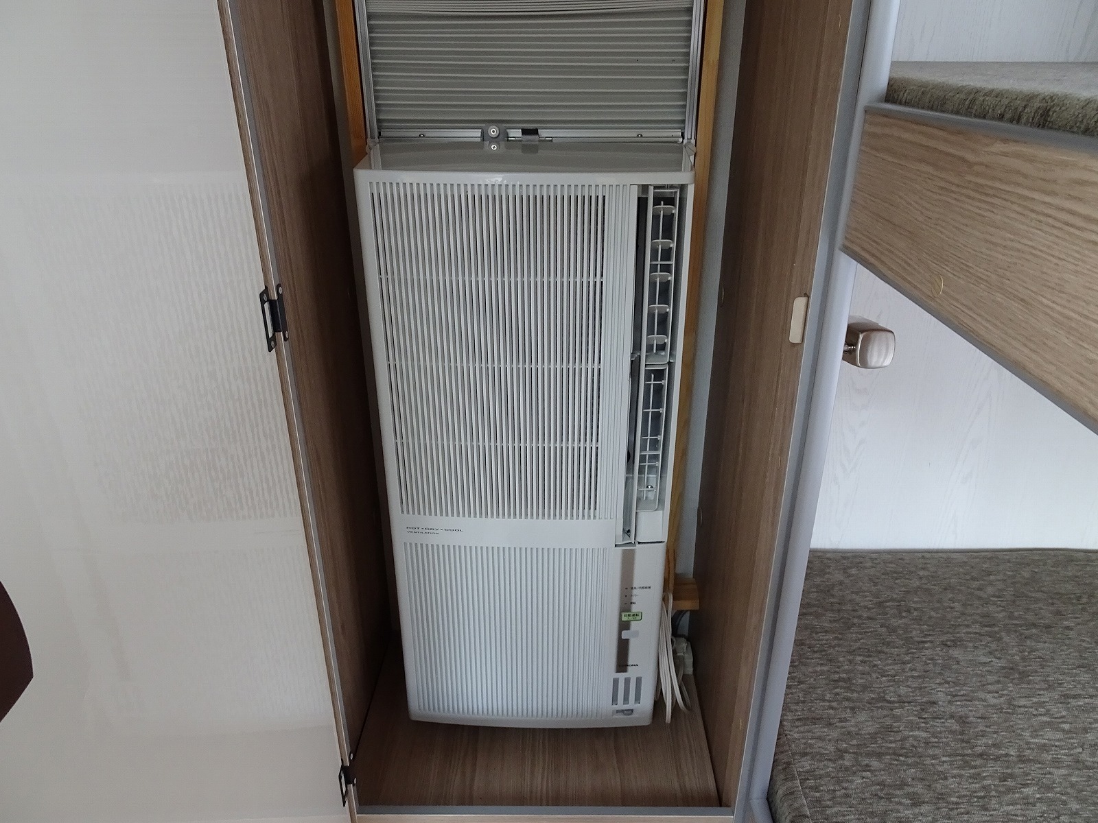 キャンピングカー トレーラー ｴｰｽｷｬﾗﾊﾞﾝ ｴｰｽ330DL ｳｲﾝﾄﾞｳｴｱｺﾝ