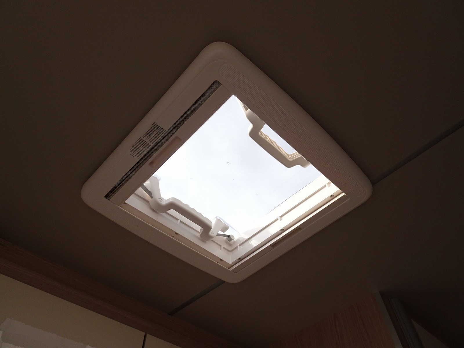 キャンピングカー トレーラー ｴｰｽｷｬﾗﾊﾞﾝ ｴｰｽ330DL ｳｲﾝﾄﾞｳｴｱｺﾝ