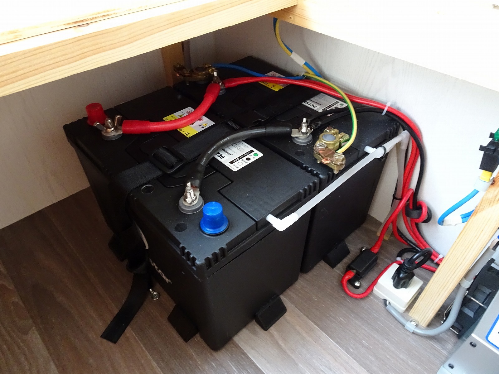 キャンピングカー トレーラー ｴｰｽｷｬﾗﾊﾞﾝ ｴｰｽ330DL ｳｲﾝﾄﾞｳｴｱｺﾝ