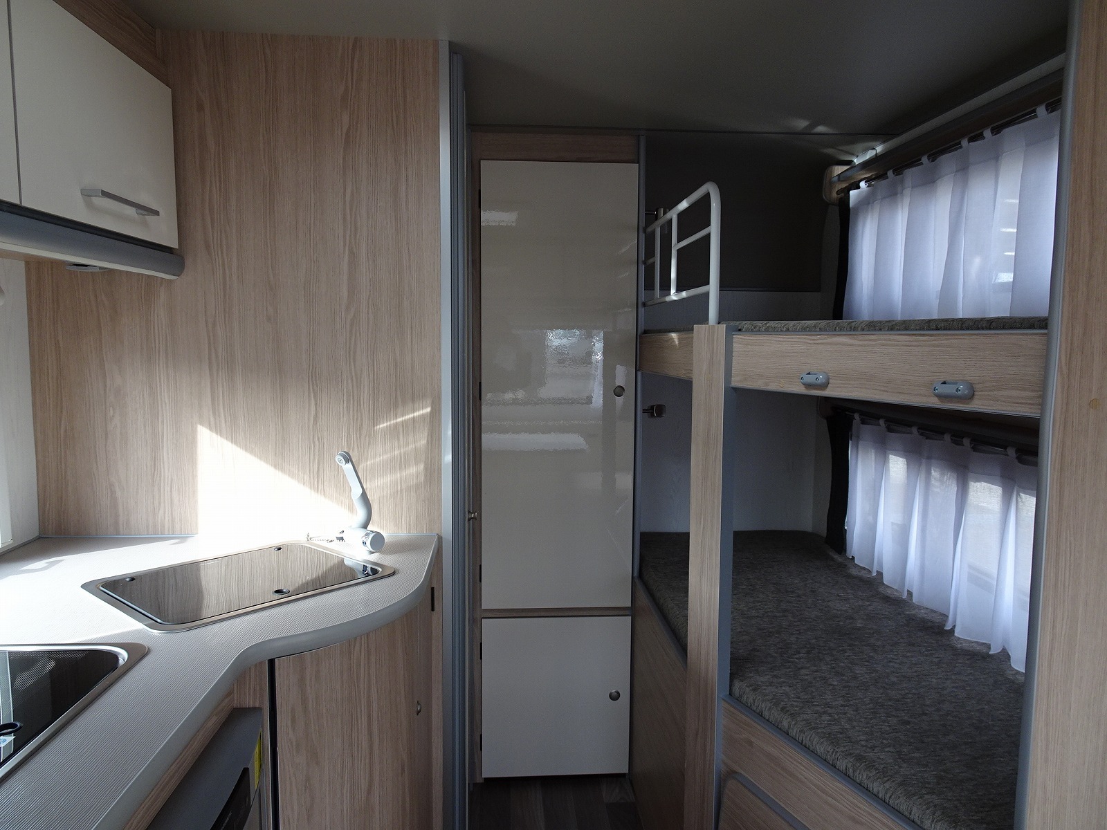 キャンピングカー トレーラー ｴｰｽｷｬﾗﾊﾞﾝ ｴｰｽ330DL ｳｲﾝﾄﾞｳｴｱｺﾝ