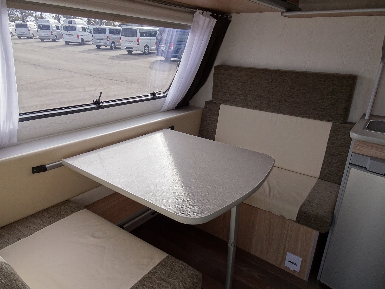 キャンピングカー トレーラー ｴｰｽｷｬﾗﾊﾞﾝ ｴｰｽ330DL ｳｲﾝﾄﾞｳｴｱｺﾝ