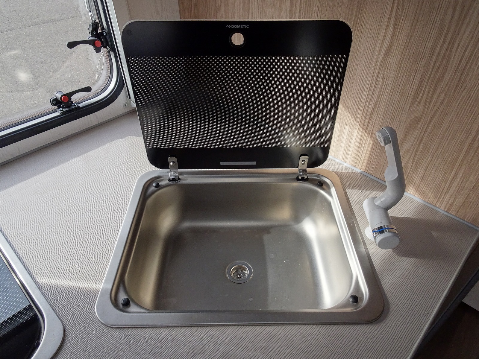 キャンピングカー トレーラー ｴｰｽｷｬﾗﾊﾞﾝ ｴｰｽ330DL ｳｲﾝﾄﾞｳｴｱｺﾝ