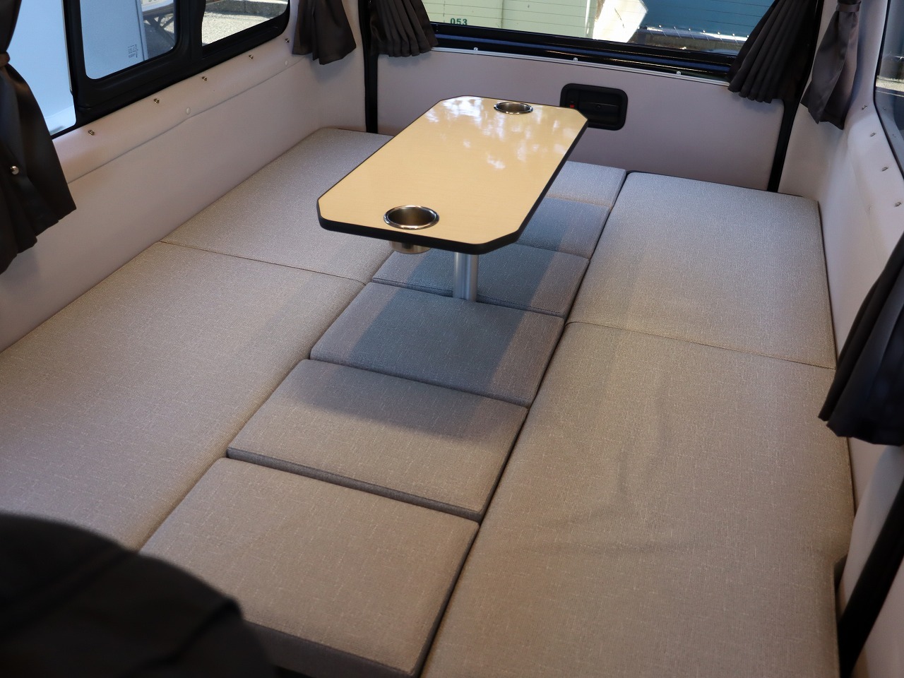 キャンピングカー バンコン ﾊｲｴｰｽ FOCS DSｺﾝﾊﾟｸﾄ 4WDDT