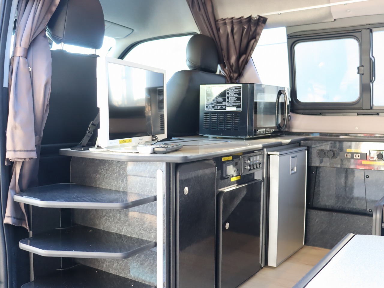 キャンピングカー バンコン ﾊｲｴｰｽ FOCS DSｺﾝﾊﾟｸﾄ 4WDDT