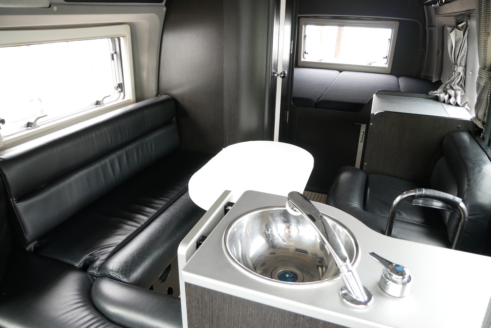 キャンピングカー バンコン ﾊｲｴｰｽ RVﾄﾗｽﾄ ｼﾞｮｲﾝ 後席ﾓﾆﾀｰ