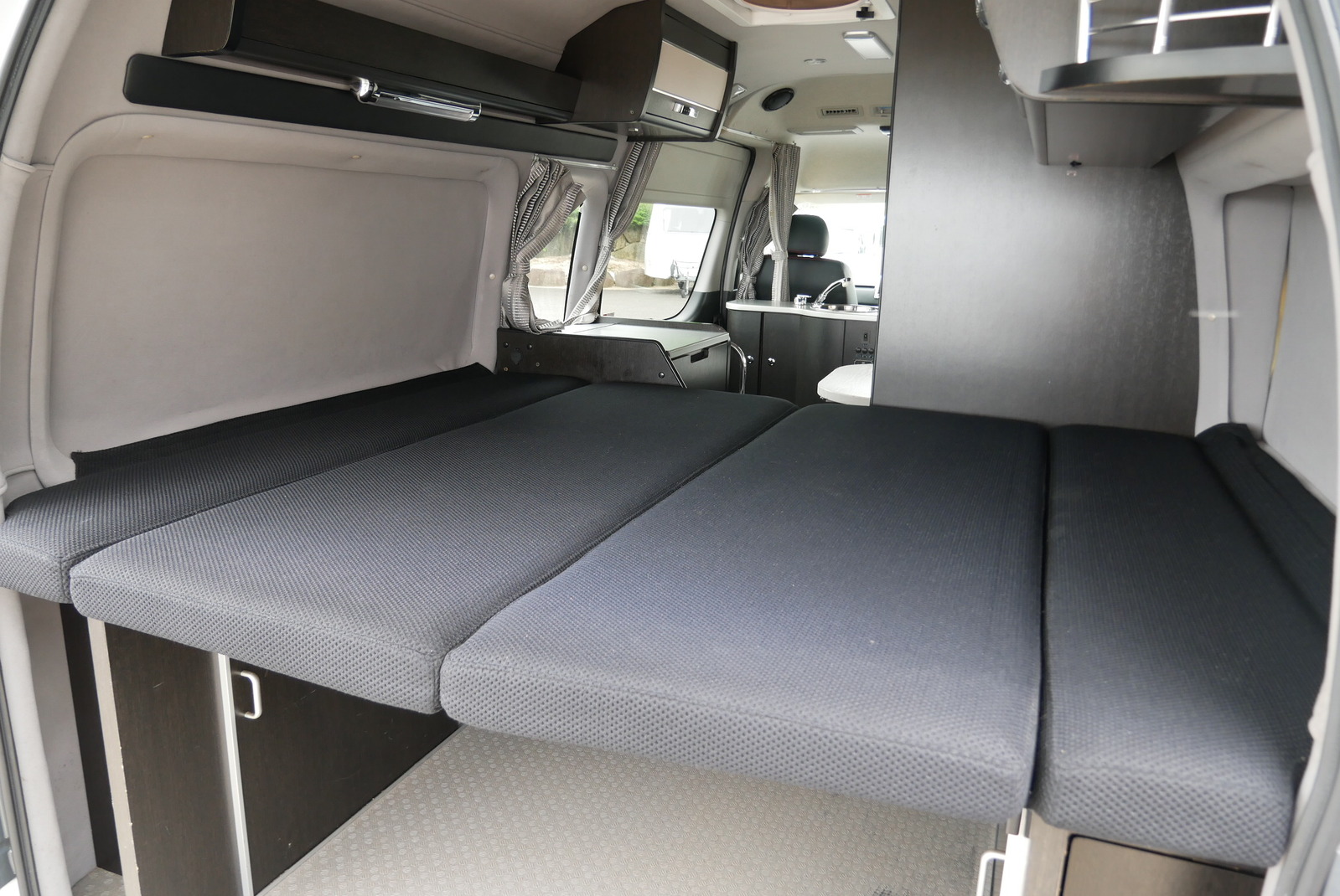 キャンピングカー バンコン ﾊｲｴｰｽ RVﾄﾗｽﾄ ｼﾞｮｲﾝ 後席ﾓﾆﾀｰ