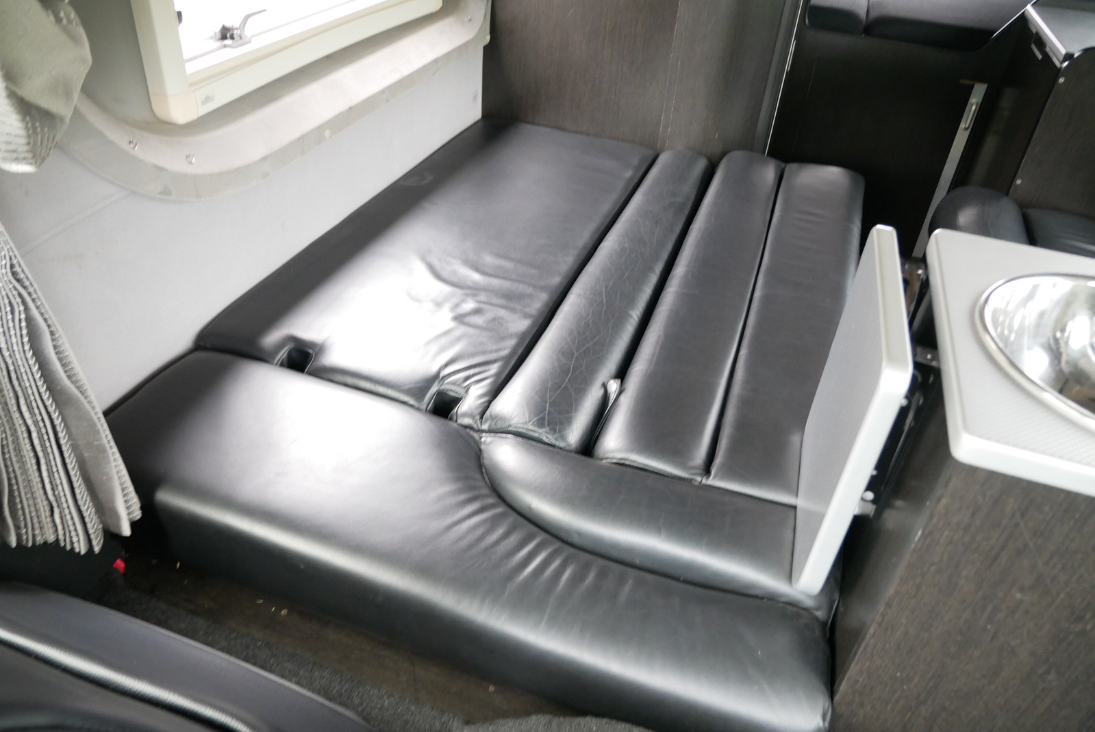 キャンピングカー バンコン ﾊｲｴｰｽ RVﾄﾗｽﾄ ｼﾞｮｲﾝ 後席ﾓﾆﾀｰ