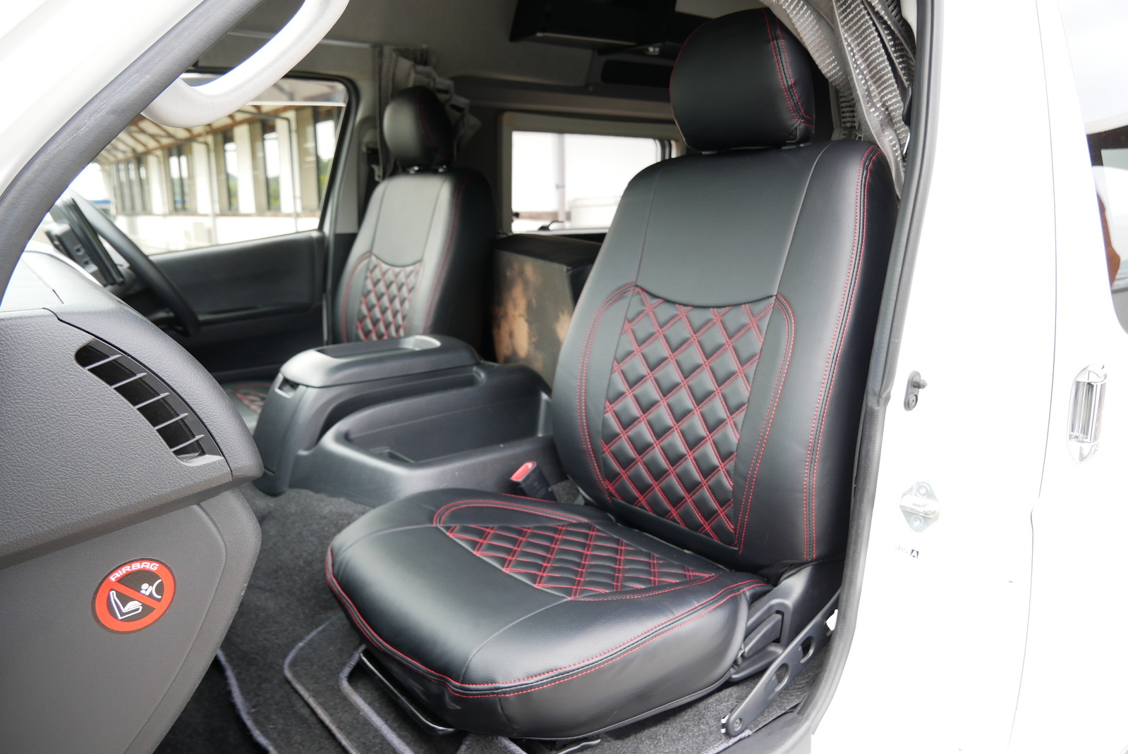 キャンピングカー バンコン ﾊｲｴｰｽ RVﾄﾗｽﾄ ｼﾞｮｲﾝ 後席ﾓﾆﾀｰ