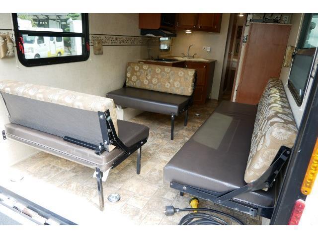 キャンピングカー トレーラー ﾘﾊﾞｰｻｲﾄﾞRV ﾄｲﾎｰﾗｰ826 要けん引免許