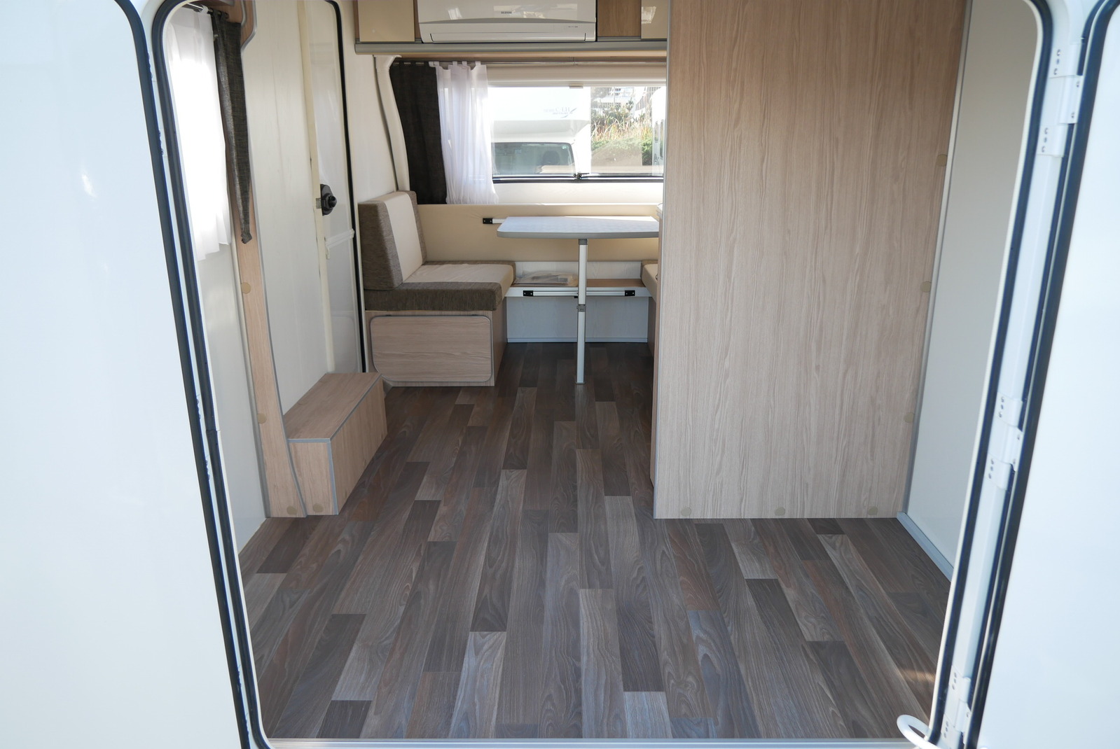 キャンピングカー トレーラー  ｴｰｽﾜﾝ330ﾙｰﾑ 家庭用AC　登録済み未使用車