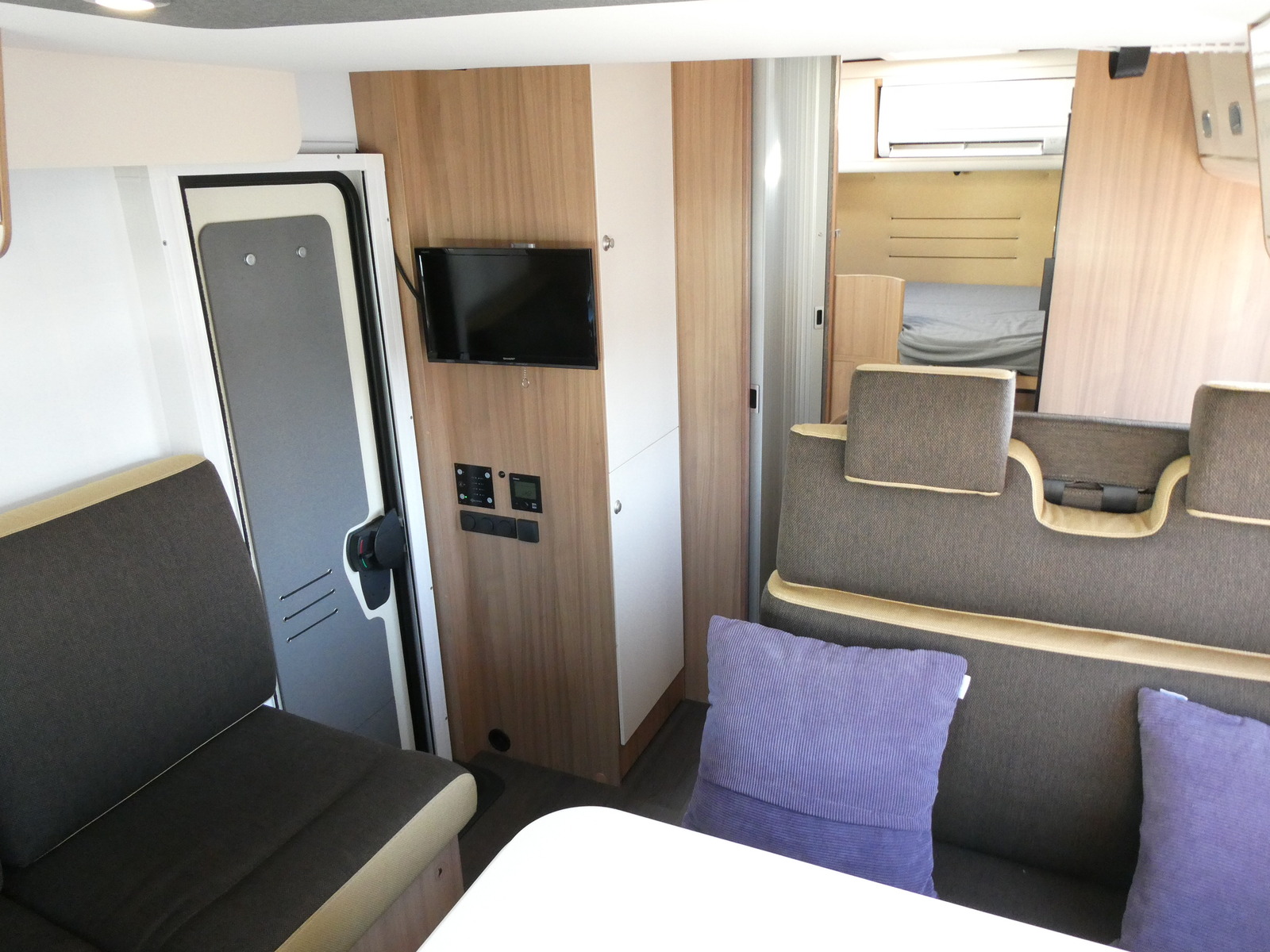 キャンピングカー キャブコン ｻﾝﾘﾋﾞﾝｸﾞ S70SP　6速AT　家庭用ｴｱｺﾝ