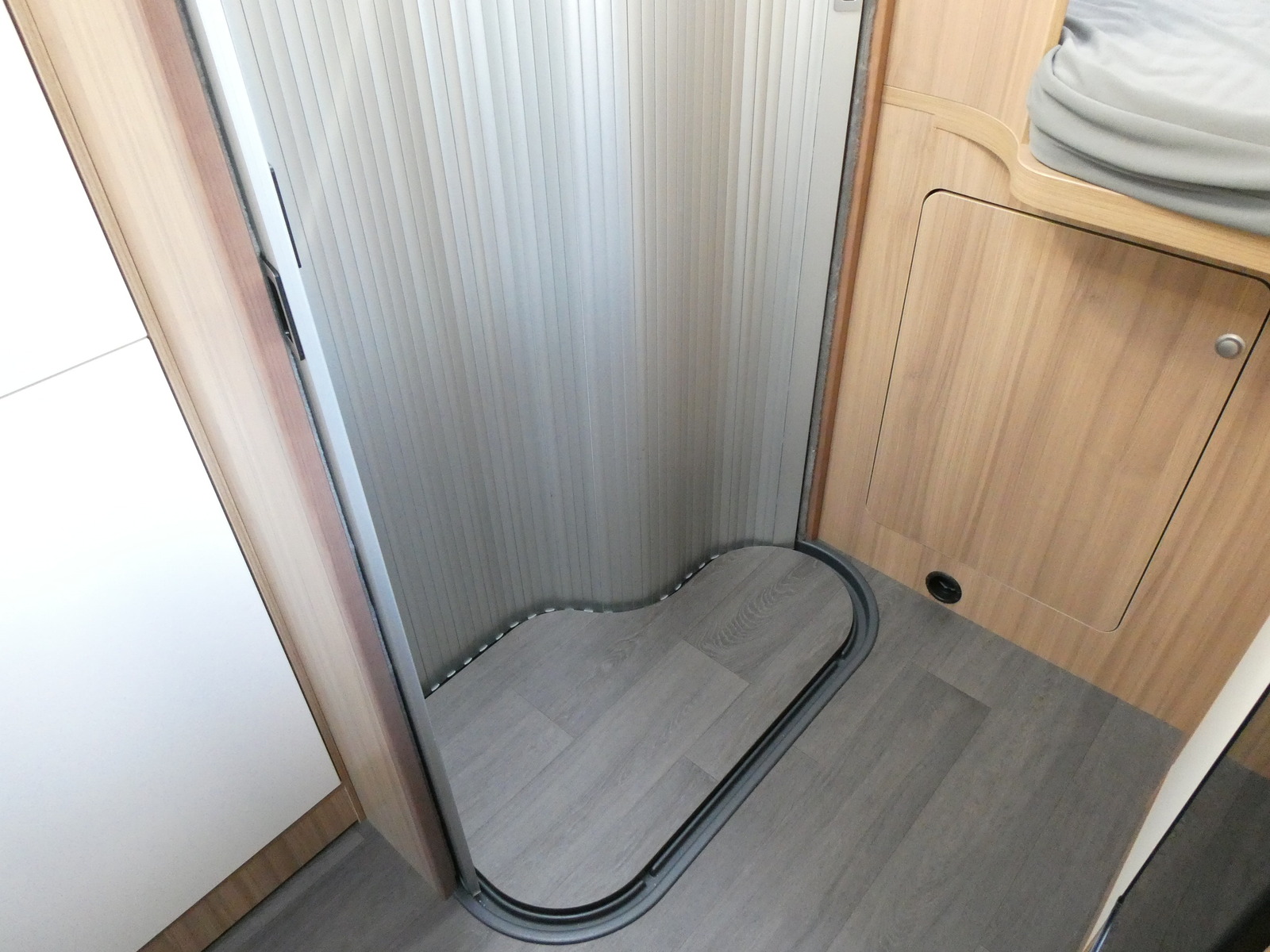 キャンピングカー キャブコン ｻﾝﾘﾋﾞﾝｸﾞ S70SP　6速AT　家庭用ｴｱｺﾝ