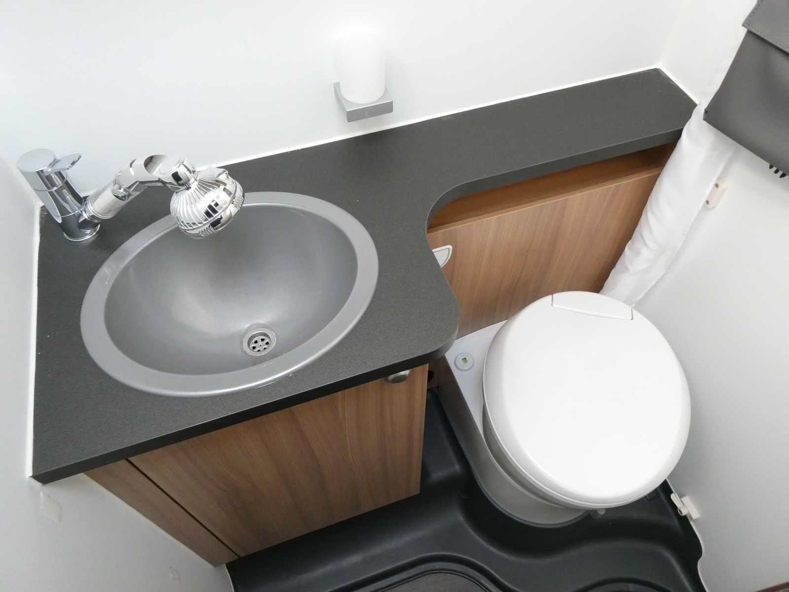 キャンピングカー キャブコン ｻﾝﾘﾋﾞﾝｸﾞ S70SP　6速AT　家庭用ｴｱｺﾝ