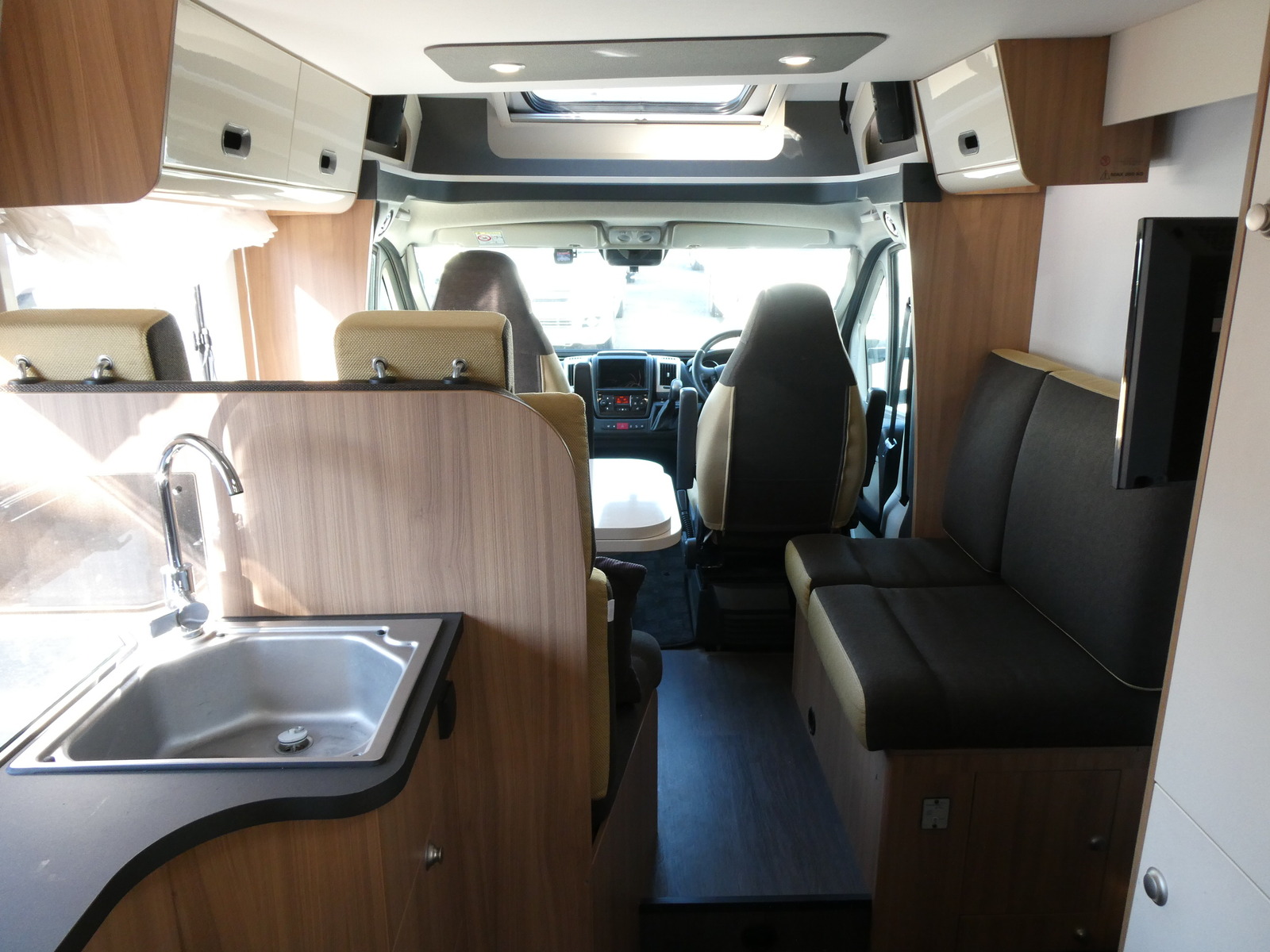 キャンピングカー キャブコン ｻﾝﾘﾋﾞﾝｸﾞ S70SP　6速AT　家庭用ｴｱｺﾝ