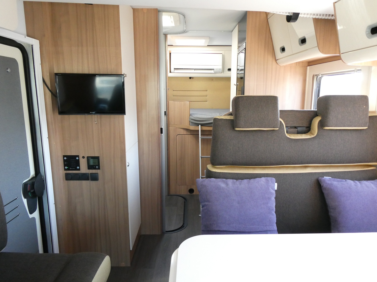 キャンピングカー キャブコン ｻﾝﾘﾋﾞﾝｸﾞ S70SP　6速AT　家庭用ｴｱｺﾝ