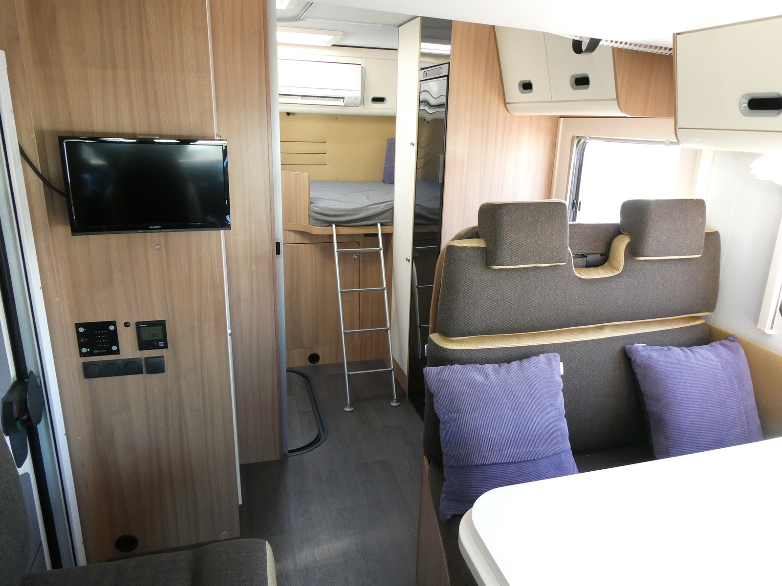 キャンピングカー キャブコン ｻﾝﾘﾋﾞﾝｸﾞ S70SP　6速AT　家庭用ｴｱｺﾝ